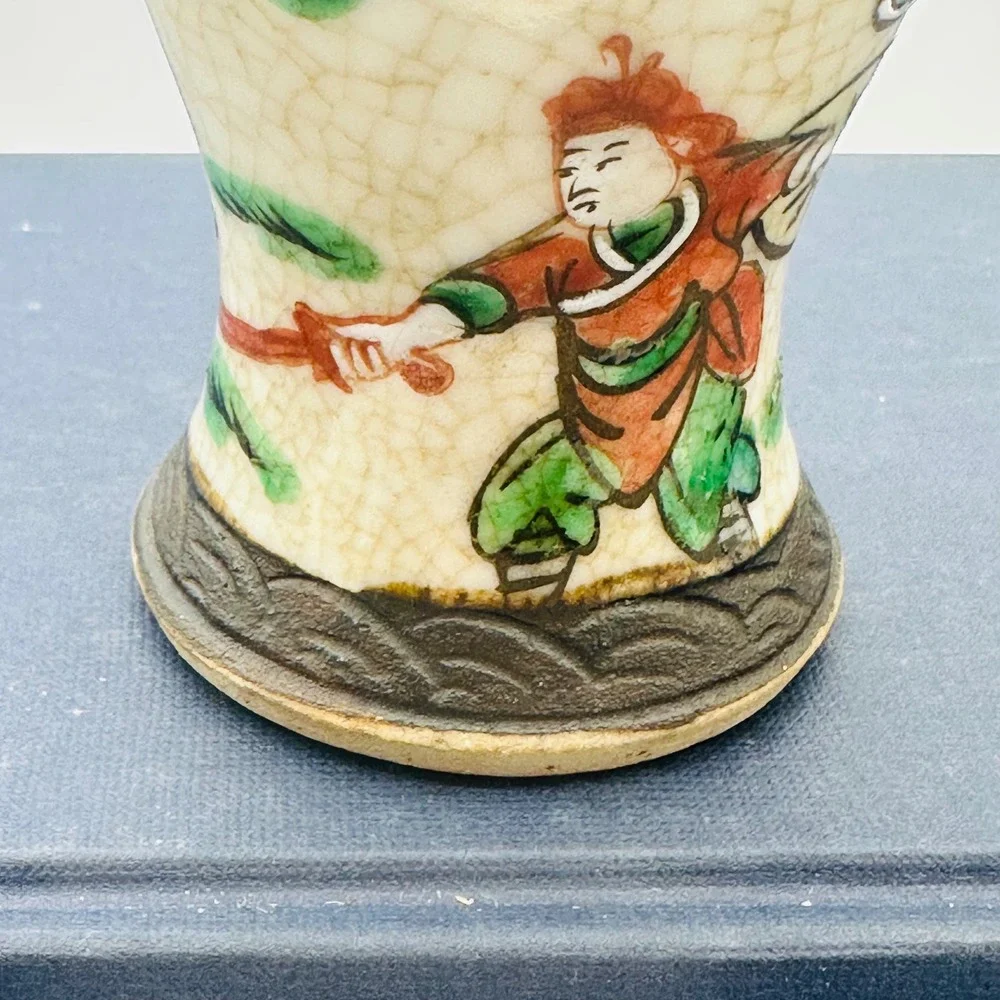 Vintage or Antique Chinese Nanking Crackle Glaze Vase Warrior Battle Scene 6.25